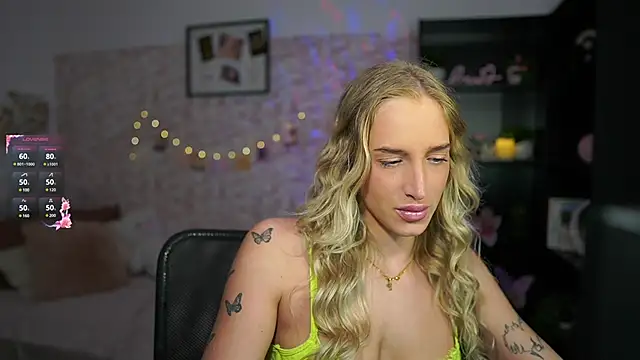 Snapshot of Nicolette__Shea_ chatting on 03.11.25 Nicolette Shea online show from 03.11.25