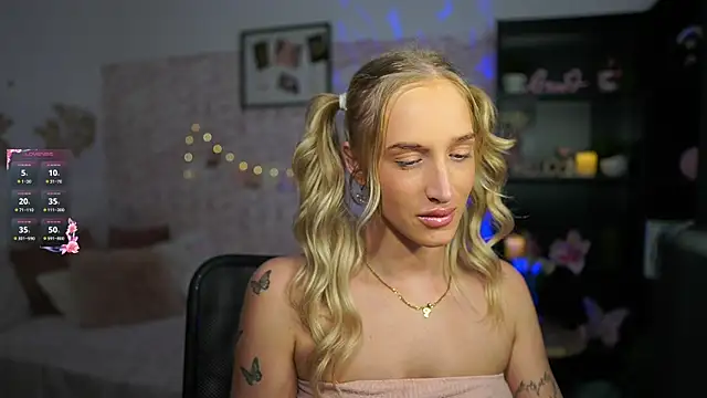 Snapshot of Nicolette__Shea_ chatting on 03.14.25 Nicolette Shea online show from 03.14.25