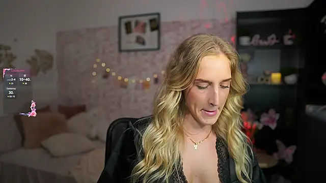 Snapshot of Nicolette__Shea_ chatting on 03.15.25 Nicolette Shea online show from 03.15.25