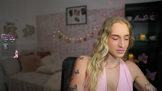 Snapshot of Nicolette__Shea_ chatting on 03.17.25 Nicolette Shea online show from 03.17.25