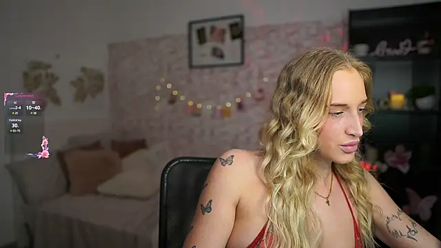 Snapshot of Nicolette__Shea_ chatting on 03.19.25 Nicolette Shea online show from 03.19.25