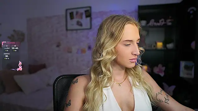 Snapshot of Nicolette__Shea_ chatting on 03.21.25 Nicolette Shea online show from 03.21.25