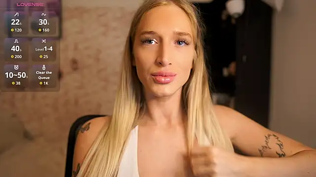 Snapshot of Nicolette__Shea_ chatting on 10.03.25 Nicolette Shea online show from 10.03.25