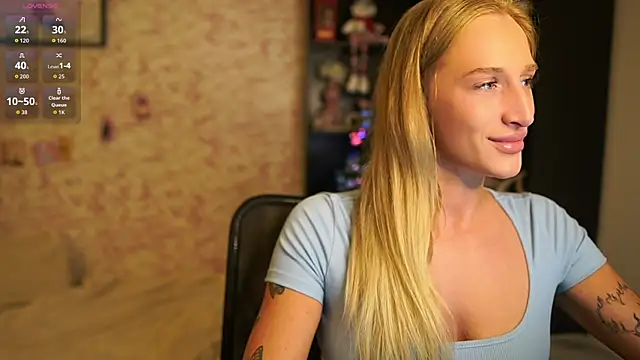 Snapshot of Nicolette__Shea_ chatting on 12.15.25 Nicolette Shea online show from 12.15.25