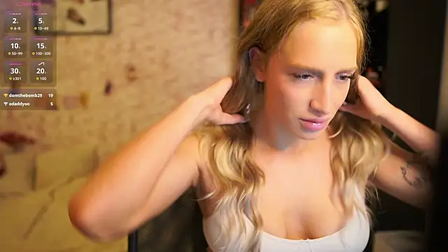 Snapshot of Nicolette__Shea_ chatting on 01.06.26 Nicolette Shea online show from 01.06.26