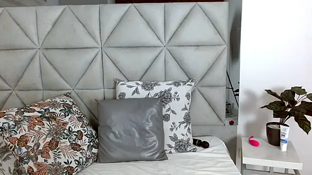 nina pons online show from 12.11.24