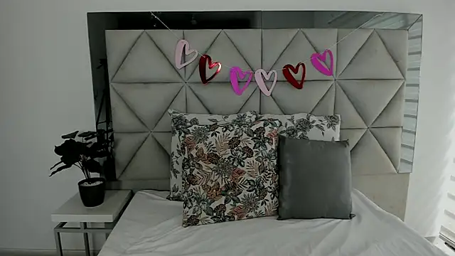 nina pons online show from 02.19.25