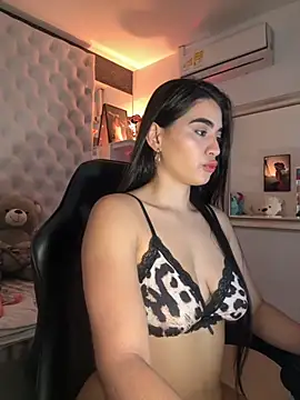 Snapshot of ZarahEvans chatting on 09.08.25 ZarahEvans online show from 09.08.25