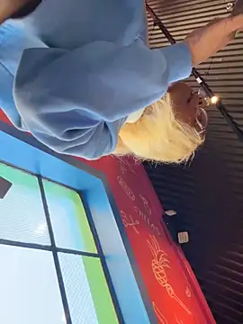 VixenCapri online show from 11.06.25