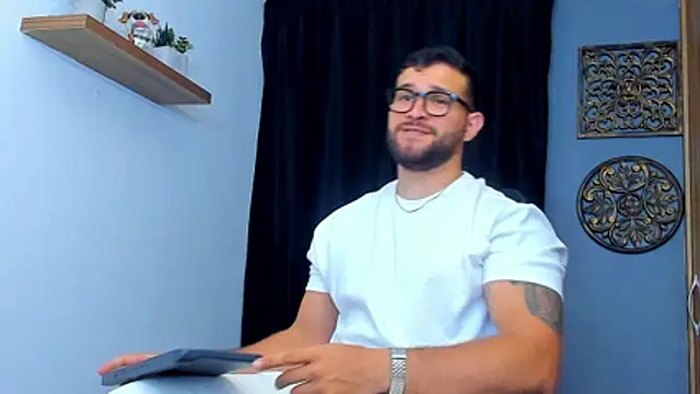 Snapshot of AndrewDiaz chatting on 03.21.26 AndrewDiaz online show from 03.21.26