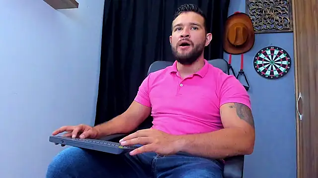Snapshot of AndrewDiaz chatting on 03.28.26 AndrewDiaz online show from 03.28.26