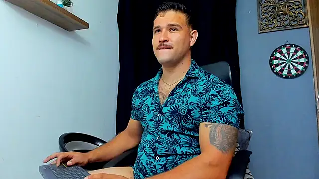 Snapshot of AndrewDiaz chatting on 06.12.26 AndrewDiaz online show from 06.12.26