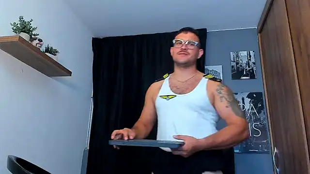 Snapshot of AndrewDiaz chatting on 06.29.26 AndrewDiaz online show from 06.29.26