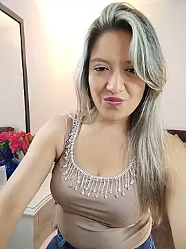 Snapshot of valeriahunter1 chatting on 01.17.26 valeriahunter1 online show from 01.17.26