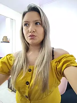 Snapshot of valeriahunter1 chatting on 03.10.26 valeriahunter1 online show from 03.10.26