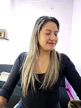 Snapshot of valeriahunter1 chatting on 03.27.26 valeriahunter1 online show from 03.27.26