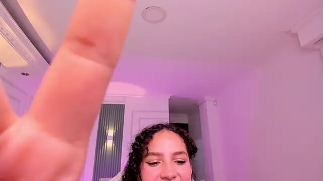 Snapshot of anahi_curlie1 chatting on 05.31.26 anahi curlie1 online show from 05.31.26