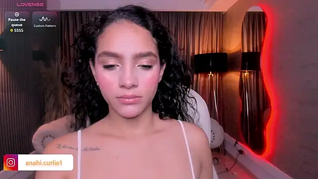 Snapshot of anahi_curlie1 chatting on 06.16.26 anahi curlie1 online show from 06.16.26