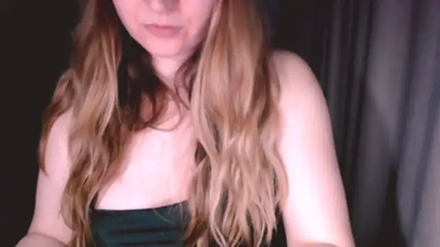 Snapshot of fiona_cute_2 chatting on 04.06.26 fiona cute 2 online show from 04.06.26