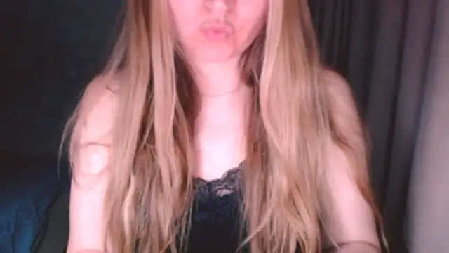 Snapshot of fiona_cute_2 chatting on 05.11.26 fiona cute 2 online show from 05.11.26