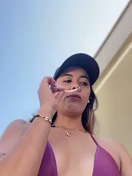 Emilia Bakerr online show from 01.18.25