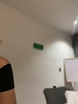 Emilia Bakerr online show from 02.07.25