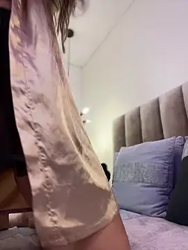 Emilia Bakerr online show from 02.11.25