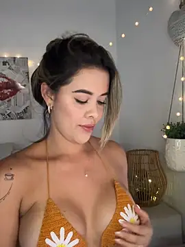 Snapshot of Emilia_Bakerr chatting on 06.12.26 Emilia Bakerr online show from 06.12.26