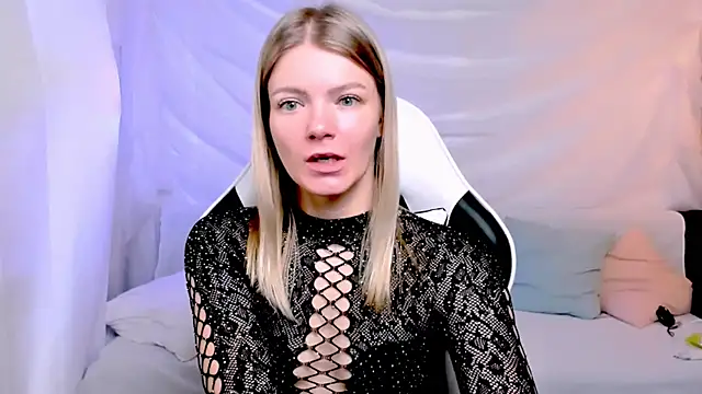 Lily Daviss online show from 11.24.25