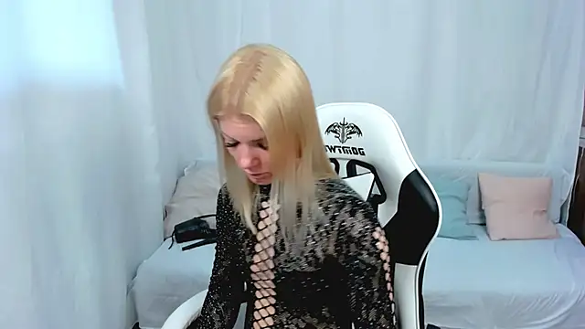 Snapshot of Lily_Daviss chatting on 04.20.26 Lily Daviss online show from 04.20.26