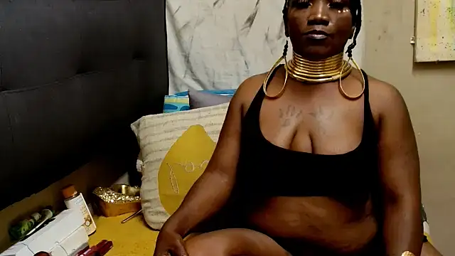 Snapshot of Brunettedevon33 chatting on 09.23.25 Brunettedevon33 online show from 09.23.25