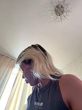 Snapshot of LikaCat chatting on 02.16.26 LikaCat online show from 02.16.26