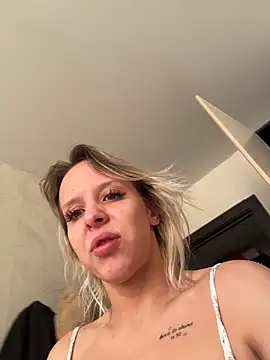 Snapshot of LikaCat chatting on 02.21.26 LikaCat online show from 02.21.26