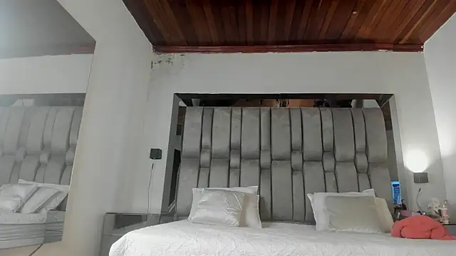 Snapshot of NikkySmiith chatting on 02.10.26 NikkySmiith online show from 02.10.26