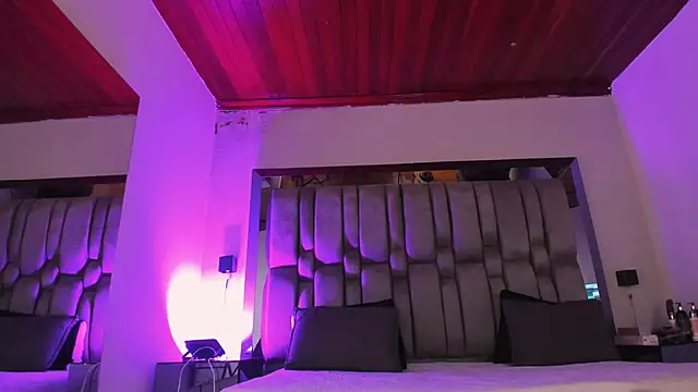 Snapshot of NikkySmiith chatting on 05.19.26 NikkySmiith online show from 05.19.26