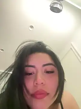 Snapshot of EmilyxRose_- chatting on 06.14.26 EmilyxRose - online show from 06.14.26