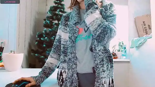 Snapshot of RosaJil chatting on 12.13.24 RosaJil online show from 12.13.24