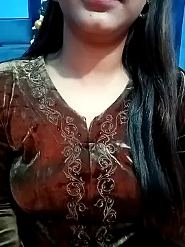 Snapshot of Gulabo-jaan chatting on 12.28.24 Gulabo-jaan online show from 12.28.24