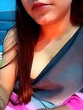 Snapshot of Gulabo-jaan chatting on 12.31.24 Gulabo-jaan online show from 12.31.24