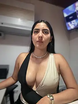 Snapshot of MarianaBenz chatting on 11.03.25 MarianaBenz online show from 11.03.25