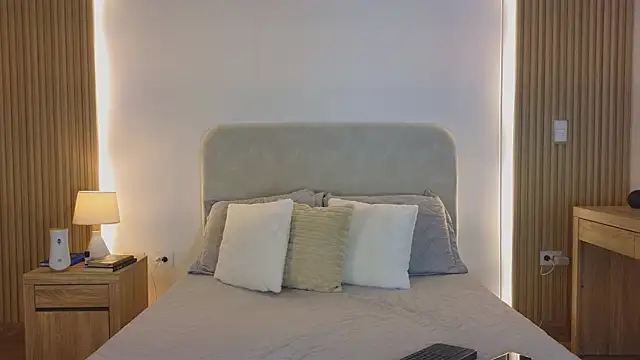 KristennBlue online show from 04.14.26