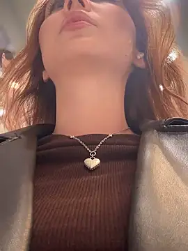 Snapshot of QuitieLia chatting on 11.19.25 QuitieLia online show from 11.19.25