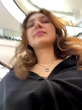 Snapshot of QuitieLia chatting on 11.20.25 QuitieLia online show from 11.20.25