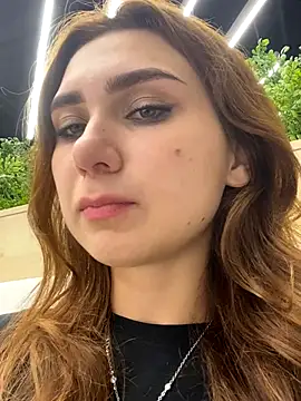 Snapshot of QuitieLia chatting on 11.21.25 QuitieLia online show from 11.21.25