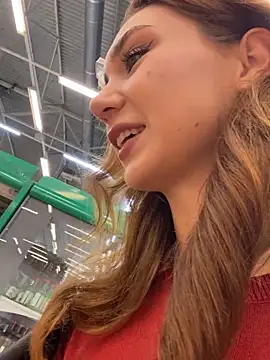 Snapshot of QuitieLia chatting on 11.24.25 QuitieLia online show from 11.24.25