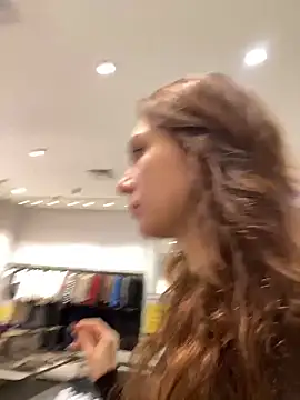 Snapshot of QuitieLia chatting on 12.21.25 QuitieLia online show from 12.21.25