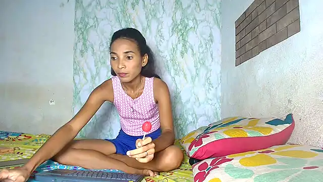 Snapshot of luciana_daza chatting on 09.25.25 luciana daza online show from 09.25.25