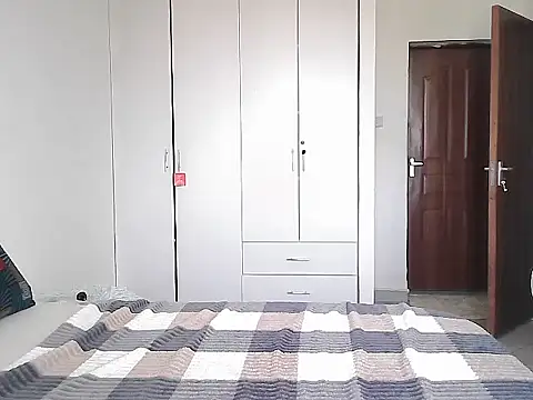 Snapshot of petiteebony_81 chatting on 02.14.26 petiteebony 81 online show from 02.14.26