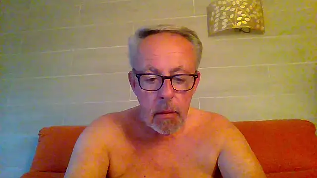 Snapshot of tuggy59 chatting on 05.26.26 tuggy59 online show from 05.26.26