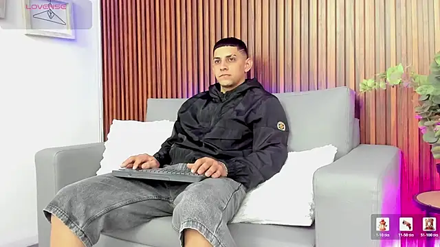 Snapshot of Alex_cute77 chatting on 05.19.26 Alex cute77 online show from 05.19.26